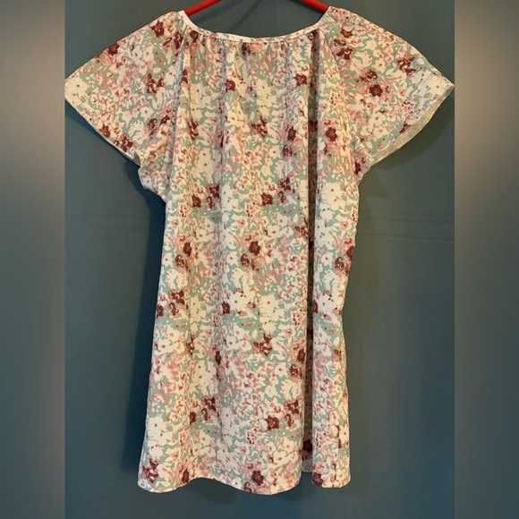 Floral V-Neck Top with Tie | Size M - Picture 2 of 4
